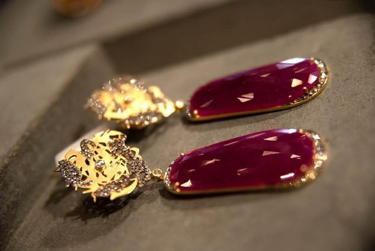 The House of Aziz & Walid Mouzannar Launches the exclusive Hayat Albi Collection
